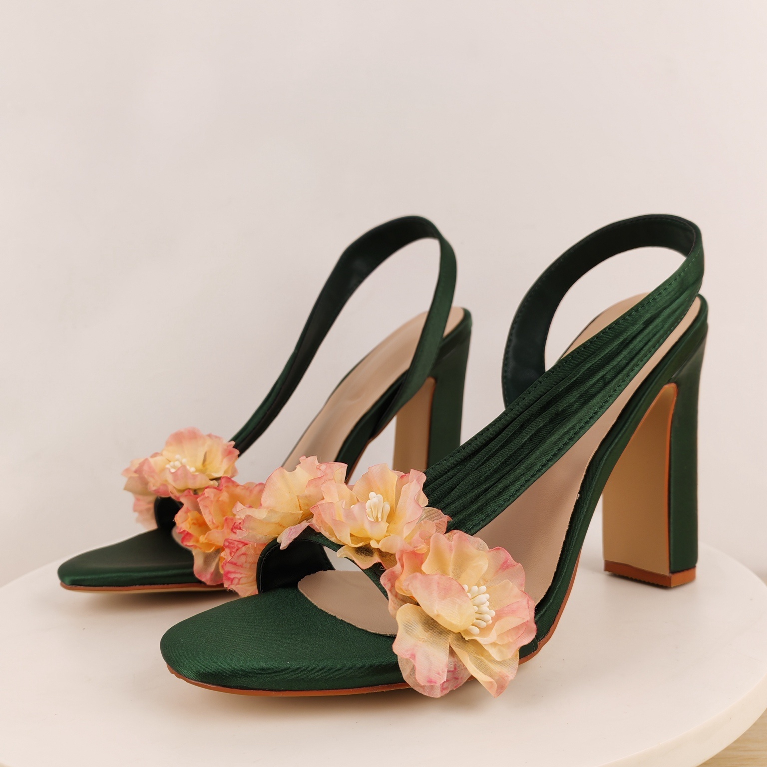 Slip Dress Satin - صنادل نسائية بكعب مربع مزينة بالزهور،